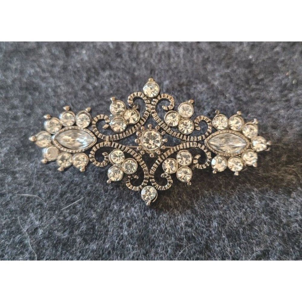 Vintage style Silver tone and rhinestone brooch pin